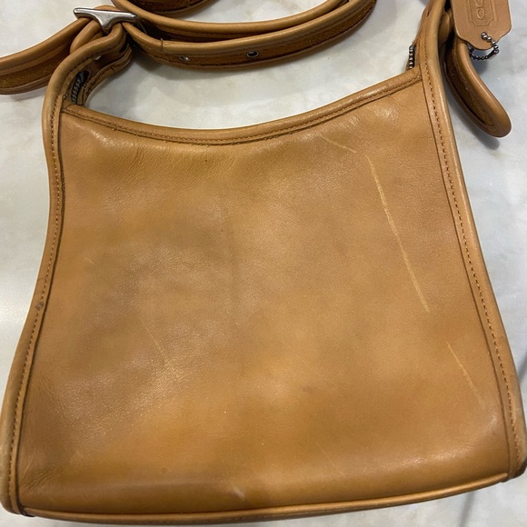 Coach Handbags - Vintage Coach Legacy camel colored crossbody purse